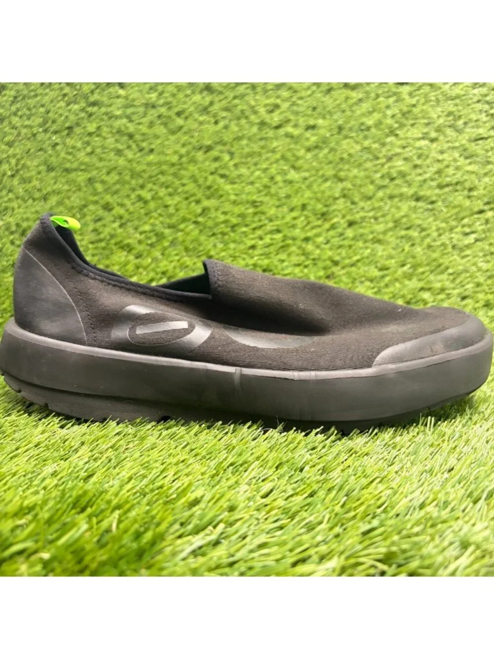 OOFOS OOmg EeZee Low Mens Size 11 Black Casual Walking Slip On Recovery Shoes